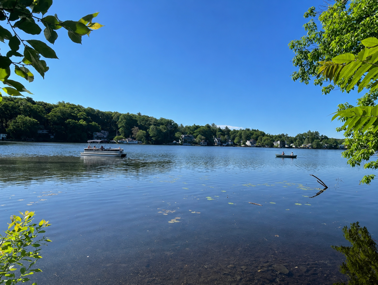 Boating on Beaver Lake, information on the many types of boats on the lake